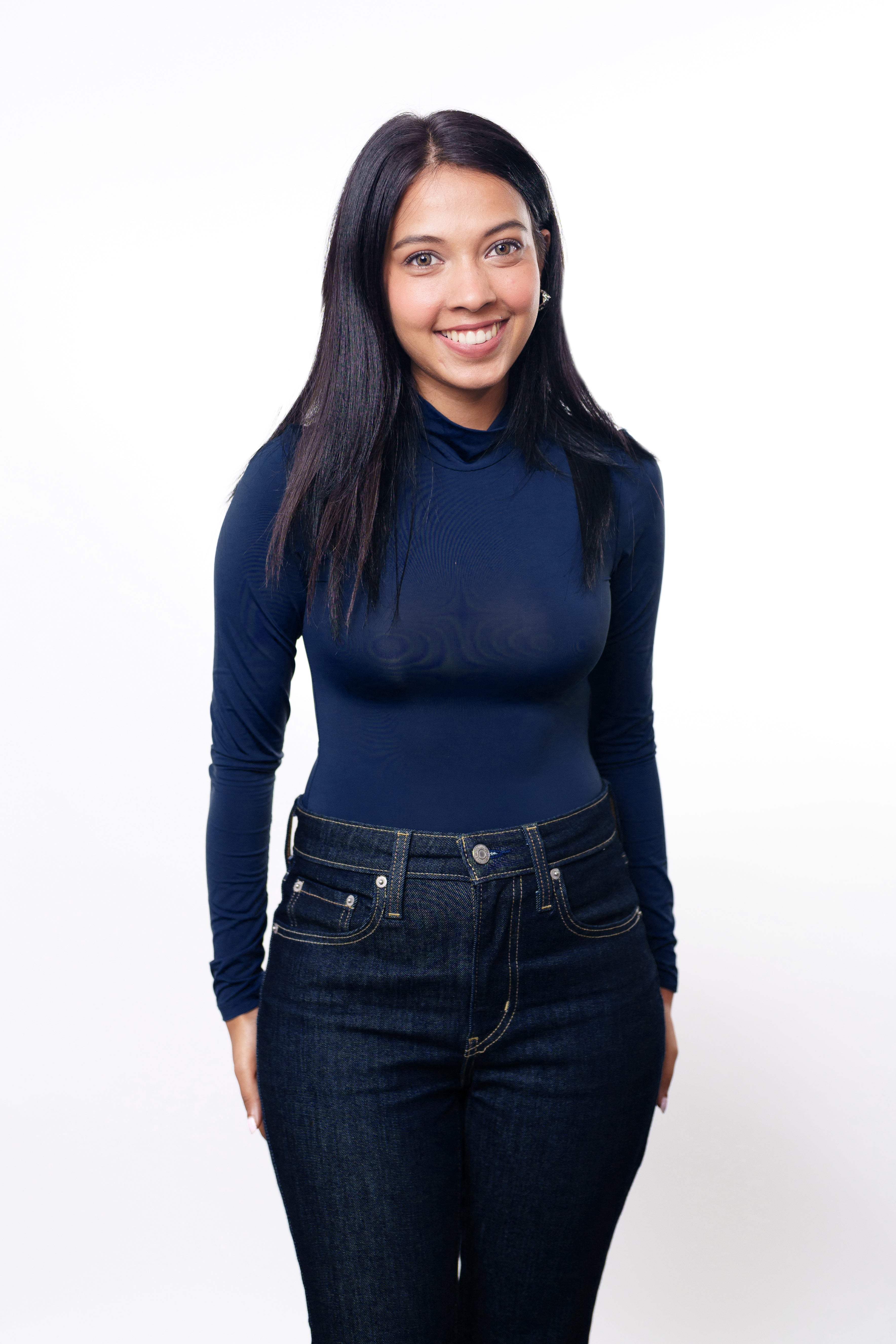 Model Wearing Dolcy Invisible 3 Clip Small Hair Patch in Jet Black – Front Portrait Showing Seamless Parting Blend and Fuller Natural Dark Straight Hair