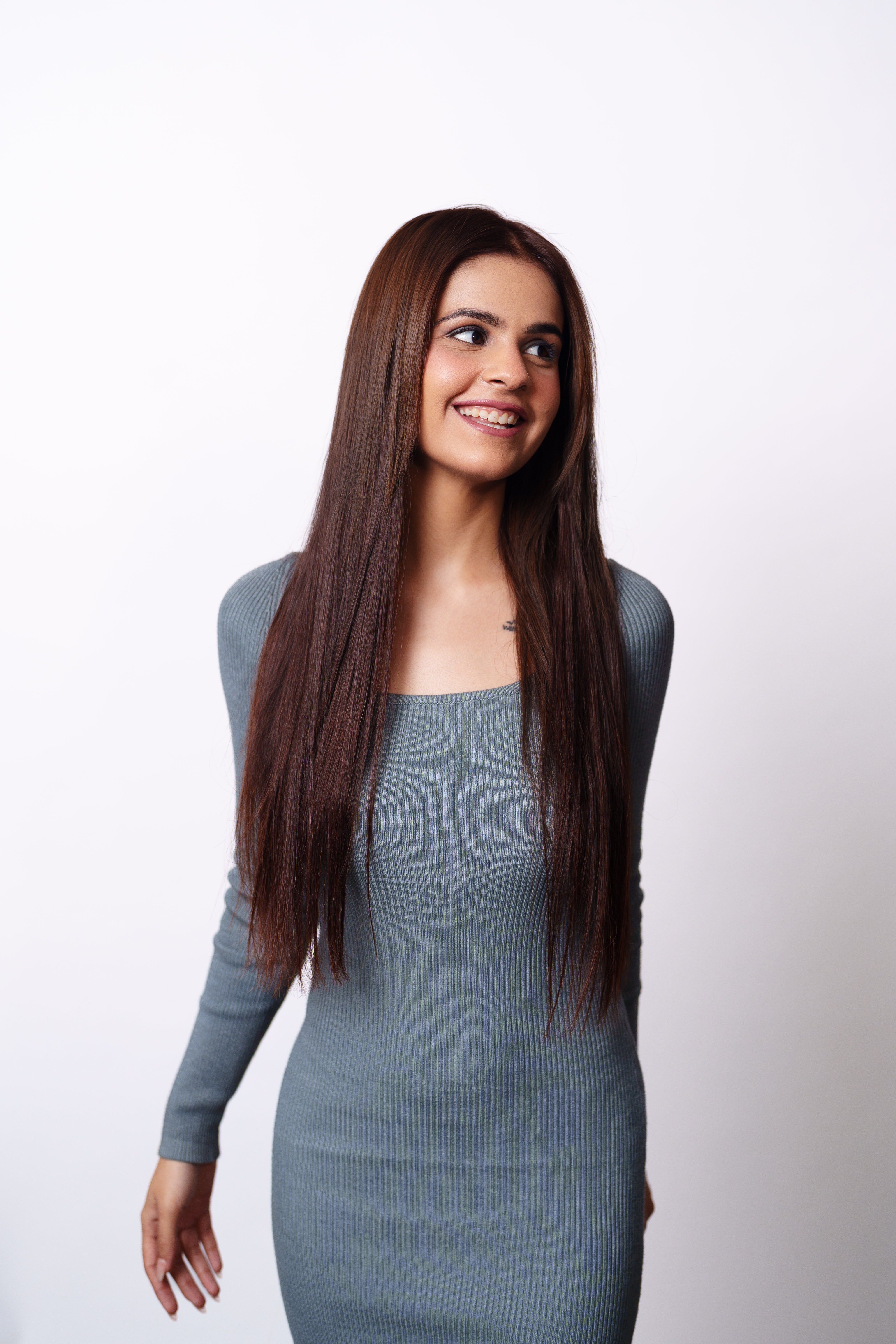 Dolcy Invisible V Shape Straight Hair Extension in Natural Black – seamless length and volume for Indian women