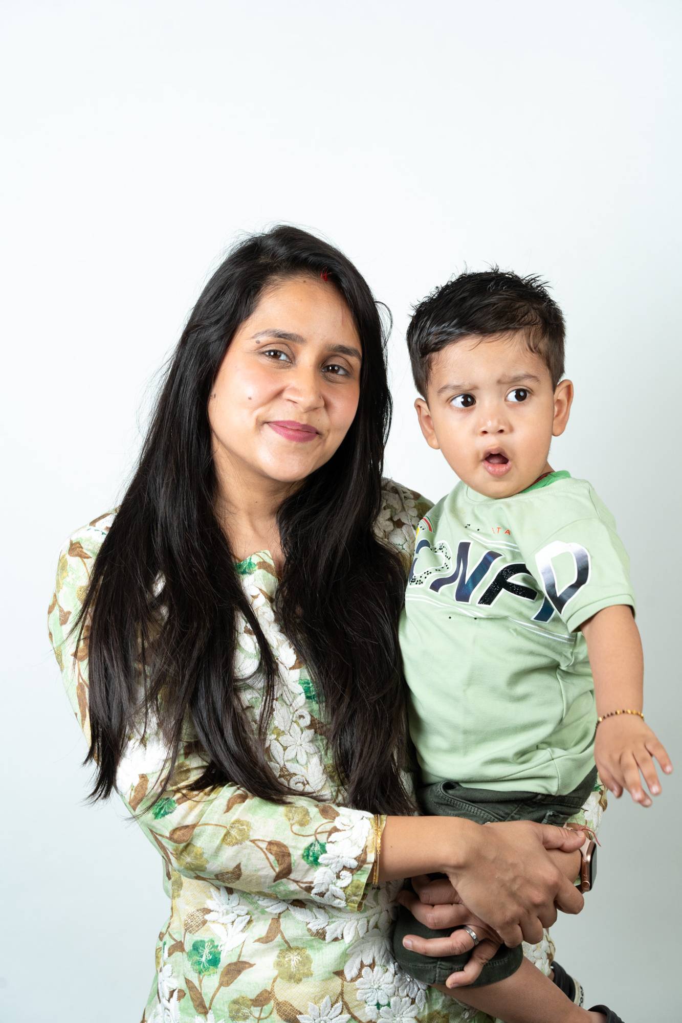 Dolcy Postpartum Invisible Hair Clip Patch in Jet Black – Product Display Showing Lightweight Single Clip Patch Made from 100% Remy Human Hair for Gentle Postpartum Coverage